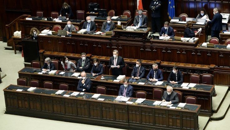 Avanti con Draghi, governo senza M5S o voto subito: dal Pd a FdI le posizioni dei partiti sulla crisi di governo
