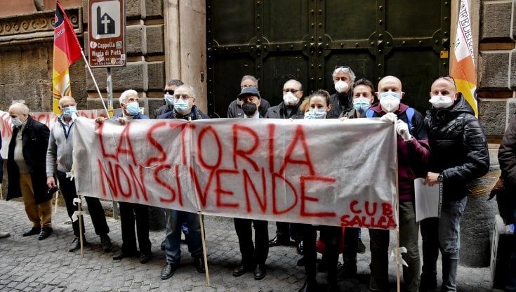 Napoli, in piazza per il Monte di Pietà: "No alla vendita, resti pubblico"
