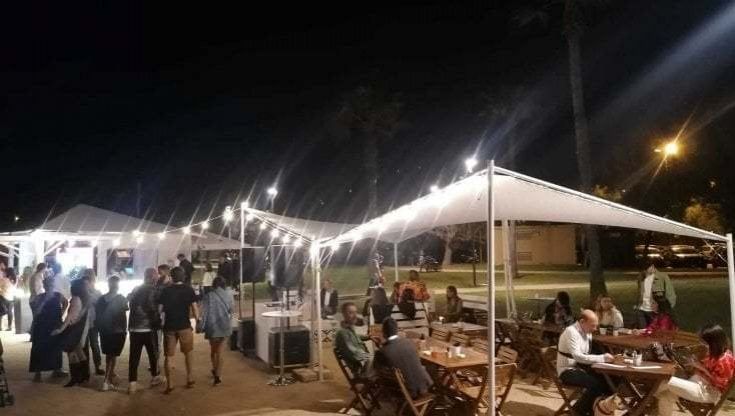Dalle pizze di Enzo e Ciro alle bombette: svelati gli 8 chioschi di Torre Quetta. Ma festa inaugurale a rischio slittamento per maltempo