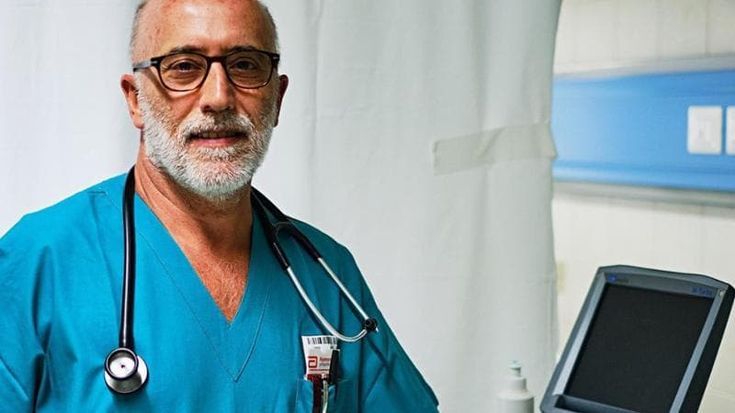 Lamezia Terme, manganellato medico del pronto soccorso: “Se non mi spostavo, finivo male”