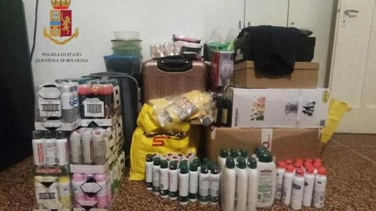 Maxifurto di dentifrici e cosmetici, rubano merce di Tigotà per 170mila euro
