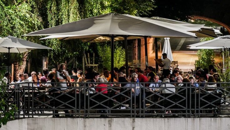 Bottega di poesia, analisi dei testi: la poesia non è uno spettacolo ha differenti esigenze espressive