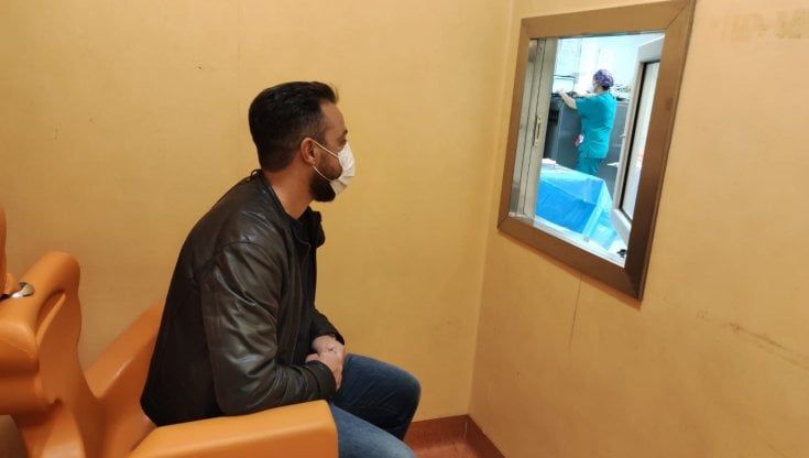 Palermo, i papà alla "finestra sulla vita" per osservare il parto cesareo