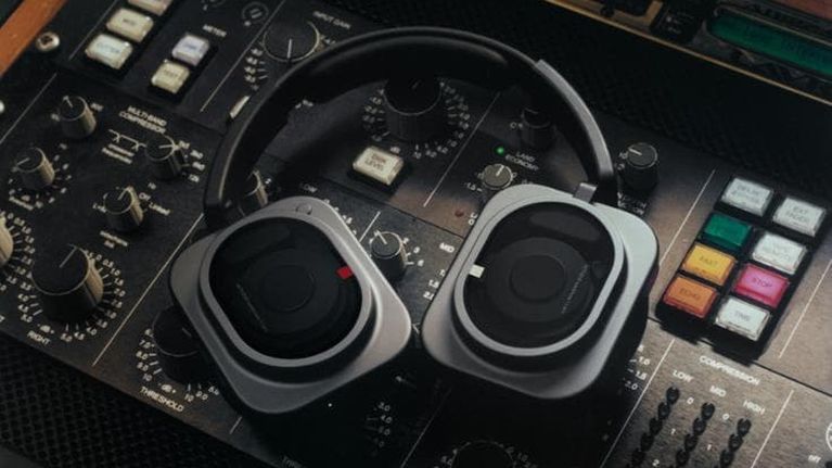 Nothing Headphone (1) Pro, la prova: il design si fa notare e il suono conquista