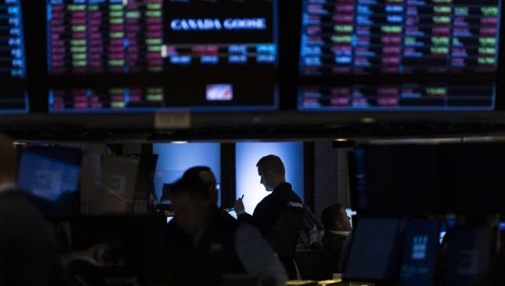 Le Borse di oggi, 3 ottobre. La Ue gira in rialzo con Wall Street, spread in calo. La sterlina rimbalza, petrolio su in attesa dei tagli Opec+