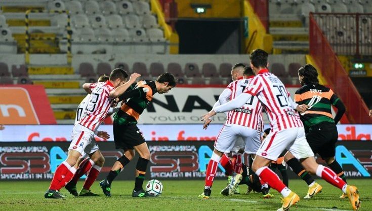 Serie B: Vicenza-Venezia 0-0, i lagunari si fermano al palo