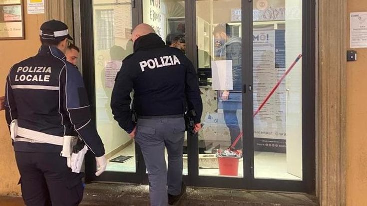 La razzia continua, altre tre spaccate di notte in zona Garisenda. Lepore convoca un summit coi negozianti