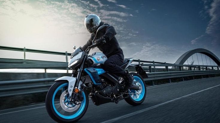 Yamaha rinnova la MT-125, stile audace e connettività avanzata