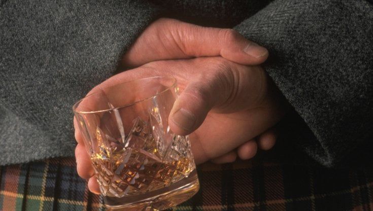 Un milione di ragazzi a rischio alcolismo: “Colpa del lockdown”