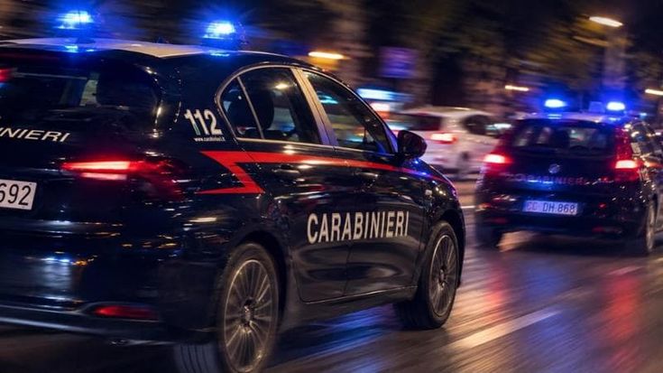 Lite al bar in largo Preneste, 21enne accoltellato alla schiena e sul viso: caccia all’aggressore