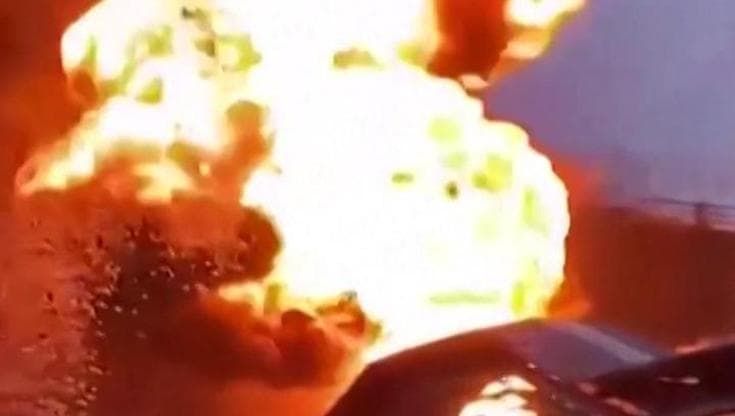 Russia, incendio in una raffineria nella regione di Krasnodar. I russi: "Attacco ucraino"
