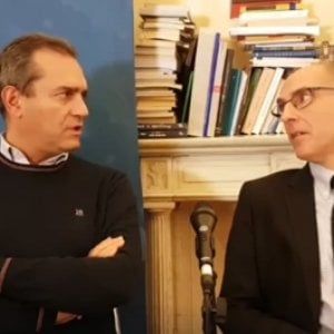 Natale, de Magistris: nessuna installazione, luminarie entro due settimane 