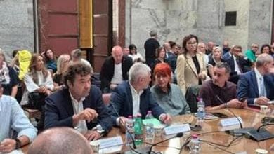Electrolux, i licenziamenti diventano 1.250 uscite volontarie in 3 anni. I sindacati: “Investimenti”