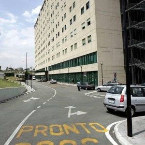 Roma, ferito in agguato un esponente del clan Spada