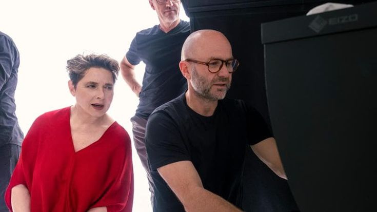 Isabella Rossellini per il Calendario Pirelli: “La bellezza si rivela con l’età, non si perde mai”