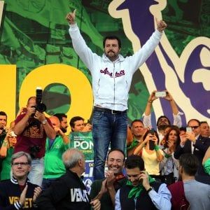 Pontida, Salvini attacca Forza Italia: "Mai più schiavi di Berlusconi"
