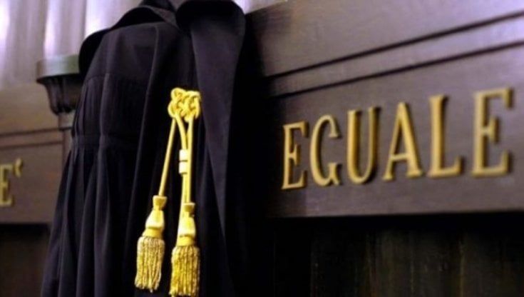 L'azienda si tiene il quinto della stipendio del lavoratore, ma il giudice assolve gli imprenditori: "Non è appropriazione indebita"