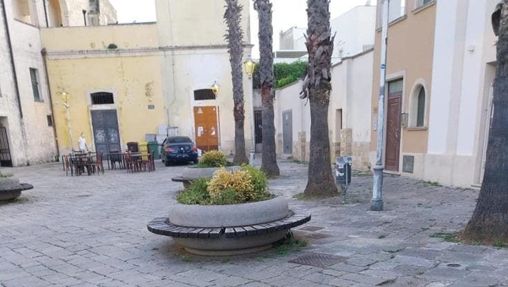 Ragazzo aggredito nel centro storico di Nardò da un gruppo di giovani: è grave. Caccia al branco