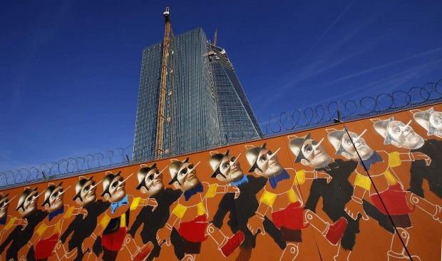 <span style="font-weight: bold;">Ecb Building. Sede da finire, ma gi&agrave; ci sono i graffiti<br /></span>