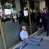 Grecia, pensionato in lacrime trova benefattore in Australia