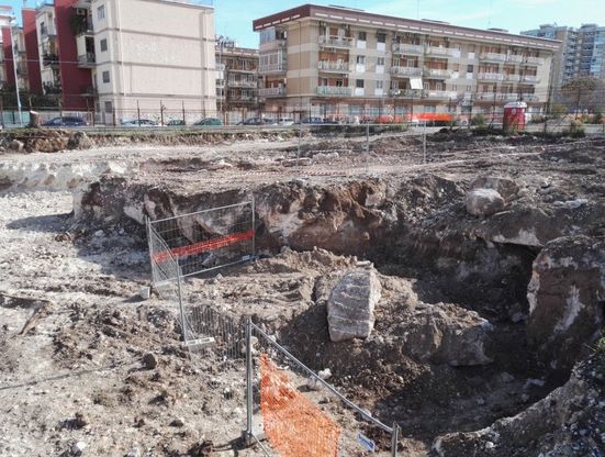 Bari, antico ipogeo emerge in via Fanelli: stop ai lavori
