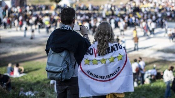 Blog delle Stelle, l'appello agli iscritti: "Segnalateci chi viola i principi del Movimento". Ed è polemica  
