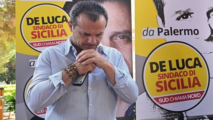 Sorpresa Cateno De Luca: secondo alle Regionali in Sicilia, elegge da solo due parlamentari all'uninominale
