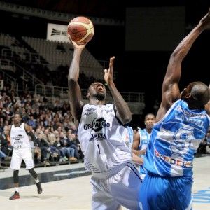 Verso della scimmia a Lawal, la Virtus si scusa