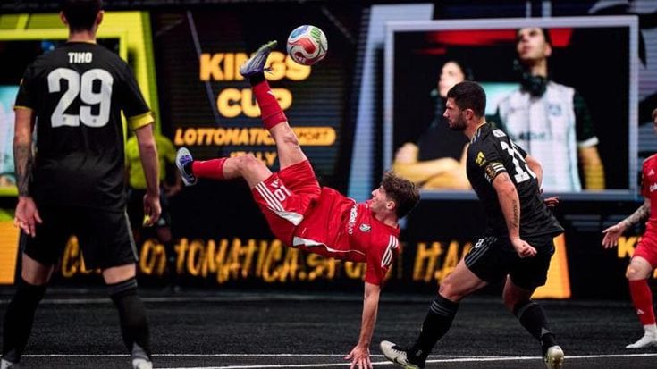 Il calcio-show di Piqué porta la finale europea della Kings Cup a Cologno Monzese