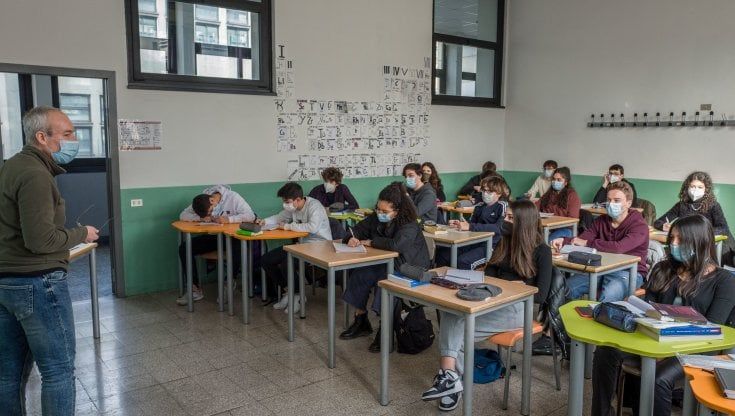 Scuola, guida alla nuova ordinanza di Emiliano: ecco tutti i divieti e le possibilità