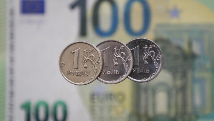 Russia, rimborsi su obbligazioni pubbliche in dollari usando i rubli: più vicino lo spettro default tecnico
