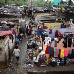 India, ecco le dieci persone più ricche del Paese con oltre 70 milioni di persone in povertà assoluta