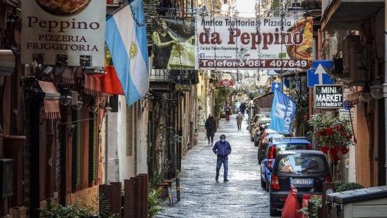  Coronavirus, De Luca: "Troppa gente in strada, nessuna fretta per ritorno a normalità"