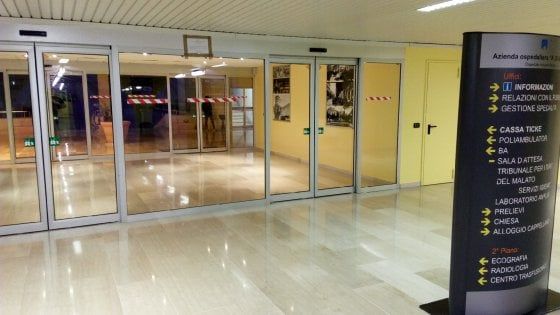 Brindisi, sequestrate le porte scorrevoli dell'ospedale: la Procura indaga per frode