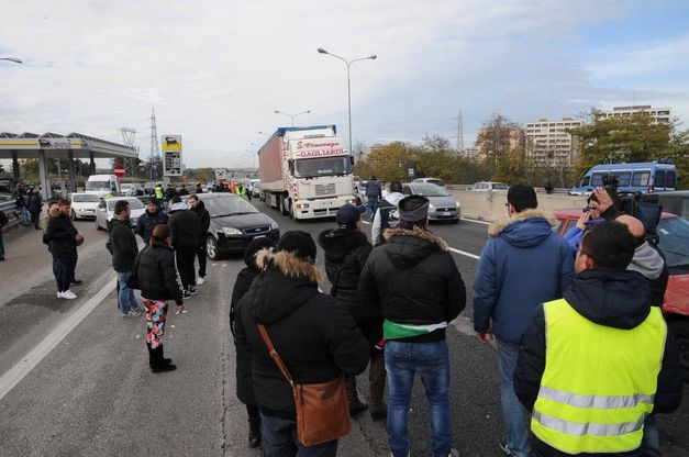 La protesta dei 'forconi', disagi in tangenziale