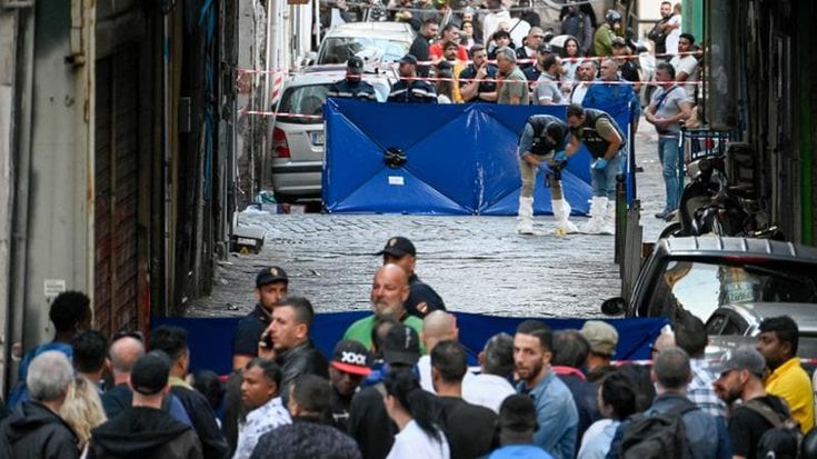 Fuoco di camorra nei vicoli della Duchesca, uomo assassinato davanti al figlio 11enne. Gratteri: “Grave, ma Stato presente. Napoli non è Bogotà”