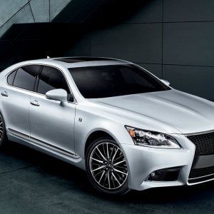 Lexus LS, dalla prima edizione del 1989 alla quinta attuale