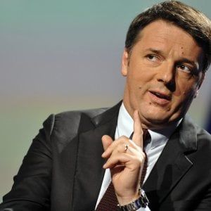 Renzi: "Italia pronta a mettere veto sul bilancio Ue se i Paesi dell'Est non accoglieranno i migranti"