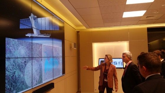 "La ricerca spaziale per lo sviluppo dei territori", Vendola nei laboratori dell'Esa