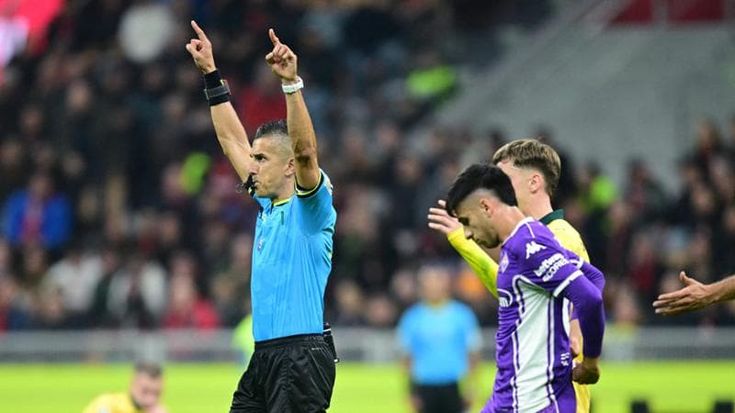 Luci viola spente a San Siro, la doppietta di Leao fa sprofondare la Fiorentina
