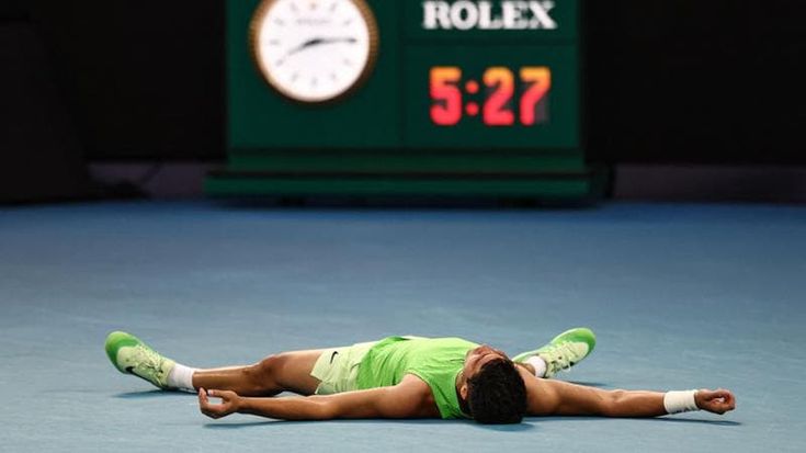 Australian Open in diretta: Alcaraz batte Zverev in 5 set (6-4, 7-6, 6-7, 6-7, 7-5) e vola in finale