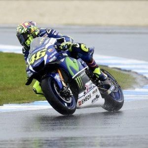 MotoGp, Australia: pioggia e freddo, libere a metà. Rossi penalizzato: ''Un equivoco'' 
