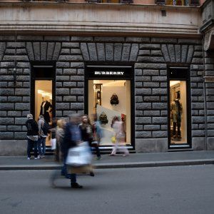 Commesse maltrattate a Roma, Burberry licenzia manager e direttore