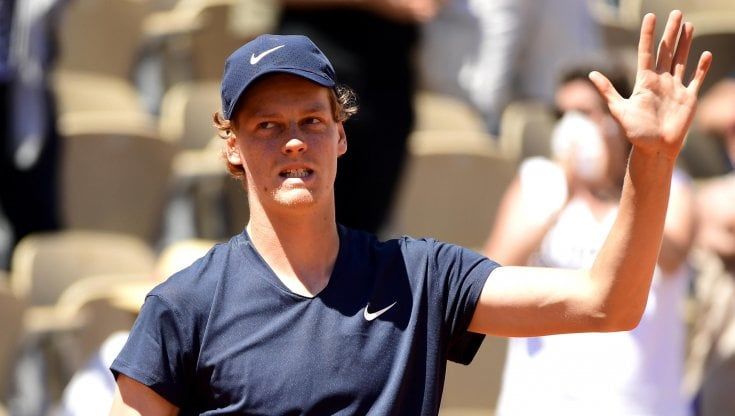 Tennis, Roland Garros: Sinner avanti col brivido, Musetti ok, fuori Sonego. Buona la prima per Federer e Serena Williams