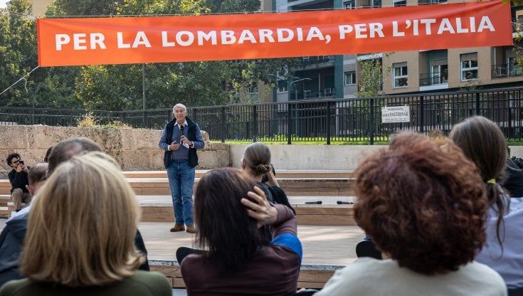 Elezioni regionali, Pisapia con gli autoconvocati del Pd: "Il candidato in Lombardia lo decidiamo noi"