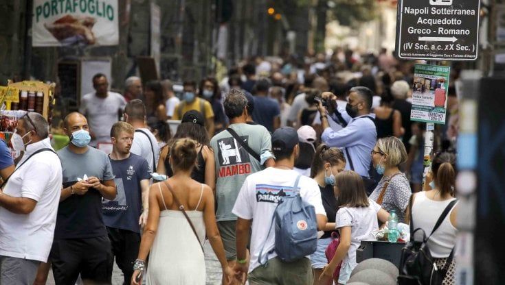 Napoli, boom di turisti ad agosto: "Ma i servizi sono carenti"