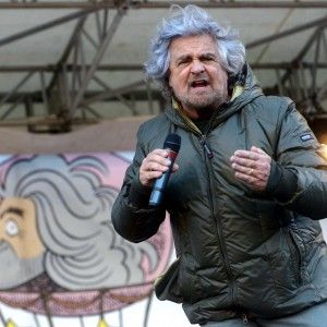 Contro Grillo denunce in tutta Italia. Vendola: "Guardarsi da chi evoca le forze del male"