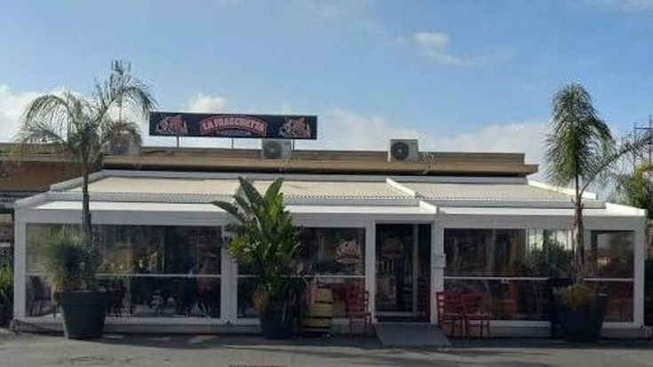 Fiumicino, agguato a colpi di pistola contro il ristorante La Fraschetta