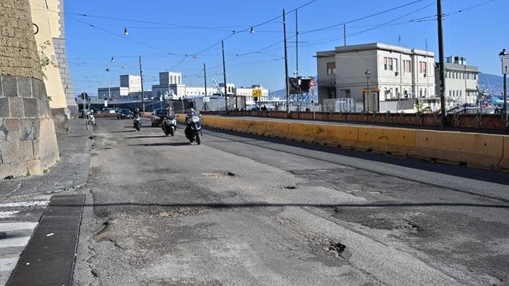 Via Acton, disagi infiniti. Manto stradale dissestato anche in via Giordano Bruno