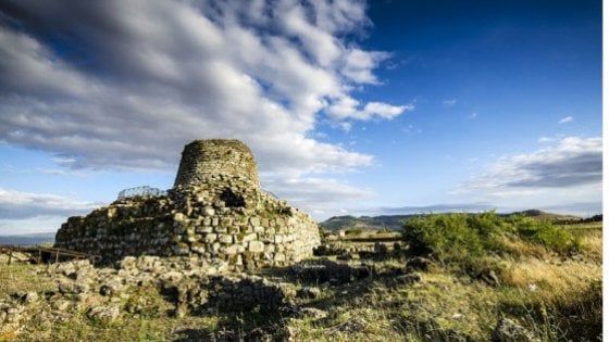 Sparite provette col Dna dei sardi, via alle indagini